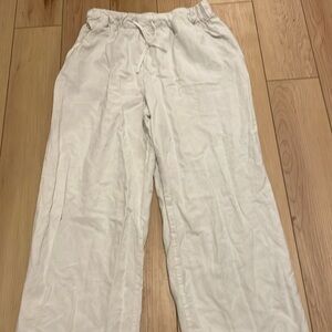 Women’s white linen pants.
